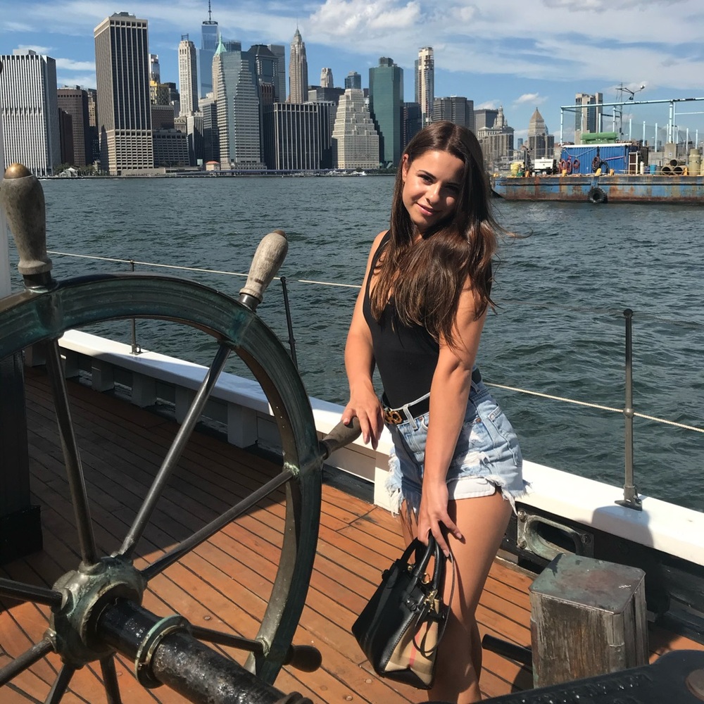 Meet your Posher, Eleonora